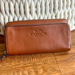 Coach Double Zip Wristlet Wallet - EUC